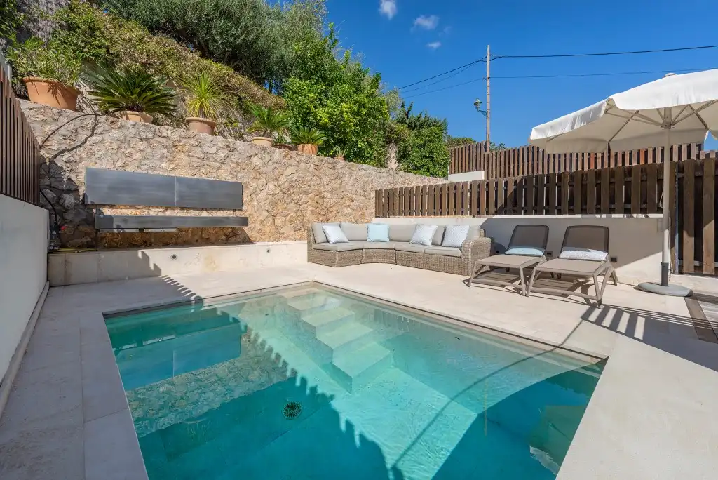 Piscina de Casa adosada en venda en Pollença amb Aire condicionat, Jardí privat i Terrassa