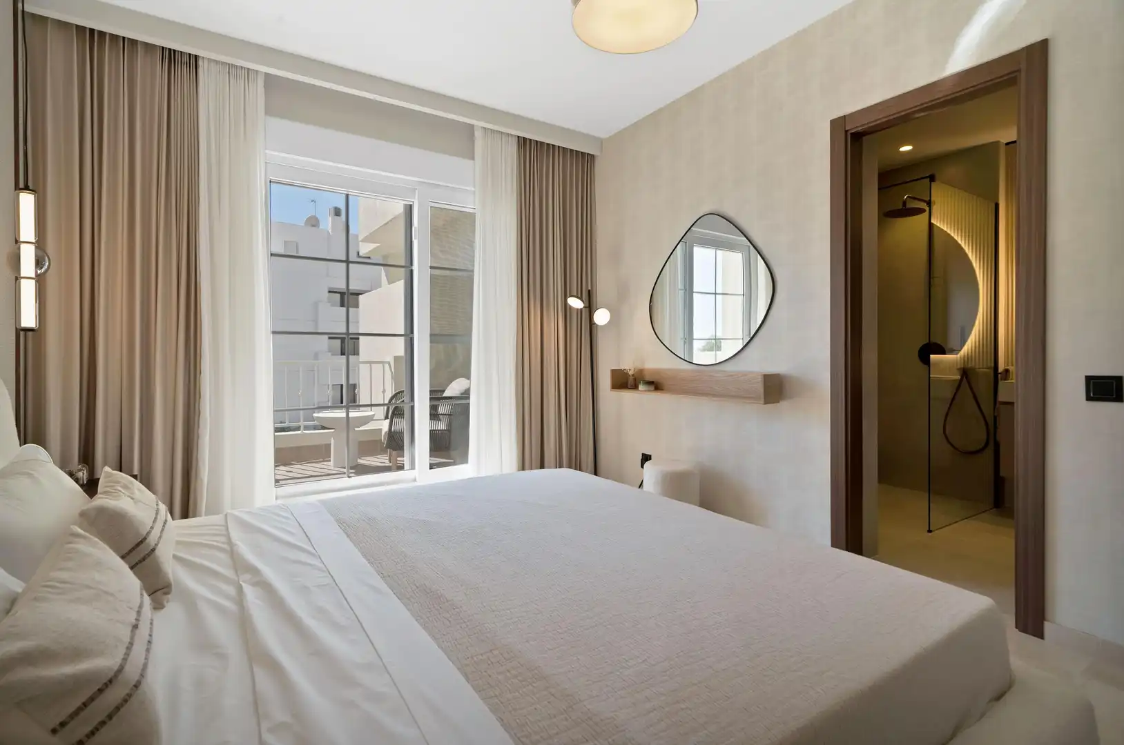 Habitación de Apartamento en venta en Marbella con Jardín privado, Alarma y Piscina comunitaria