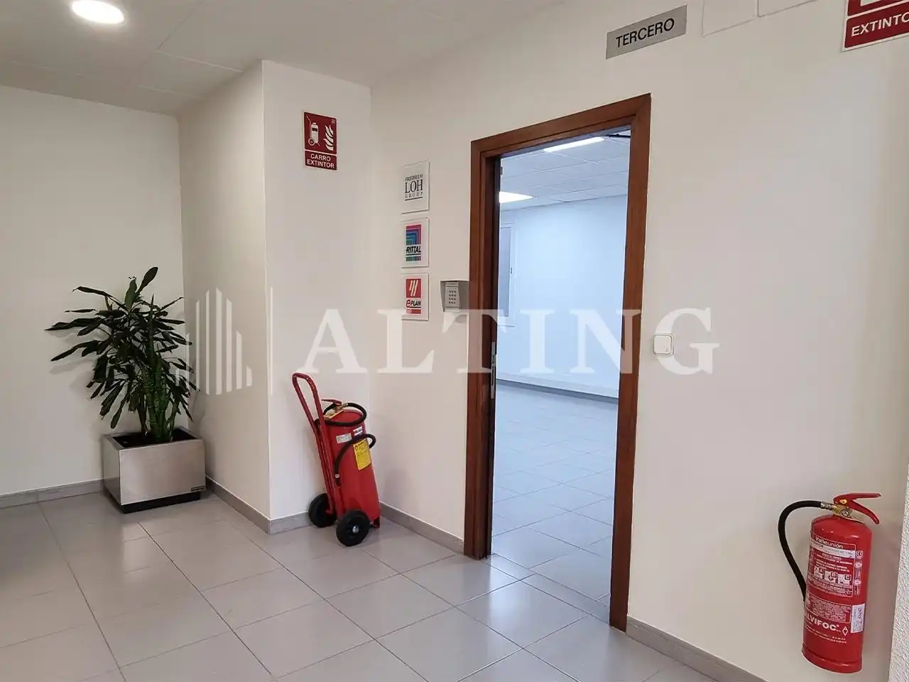 Office space with lift to rent in Entença, imagen 25