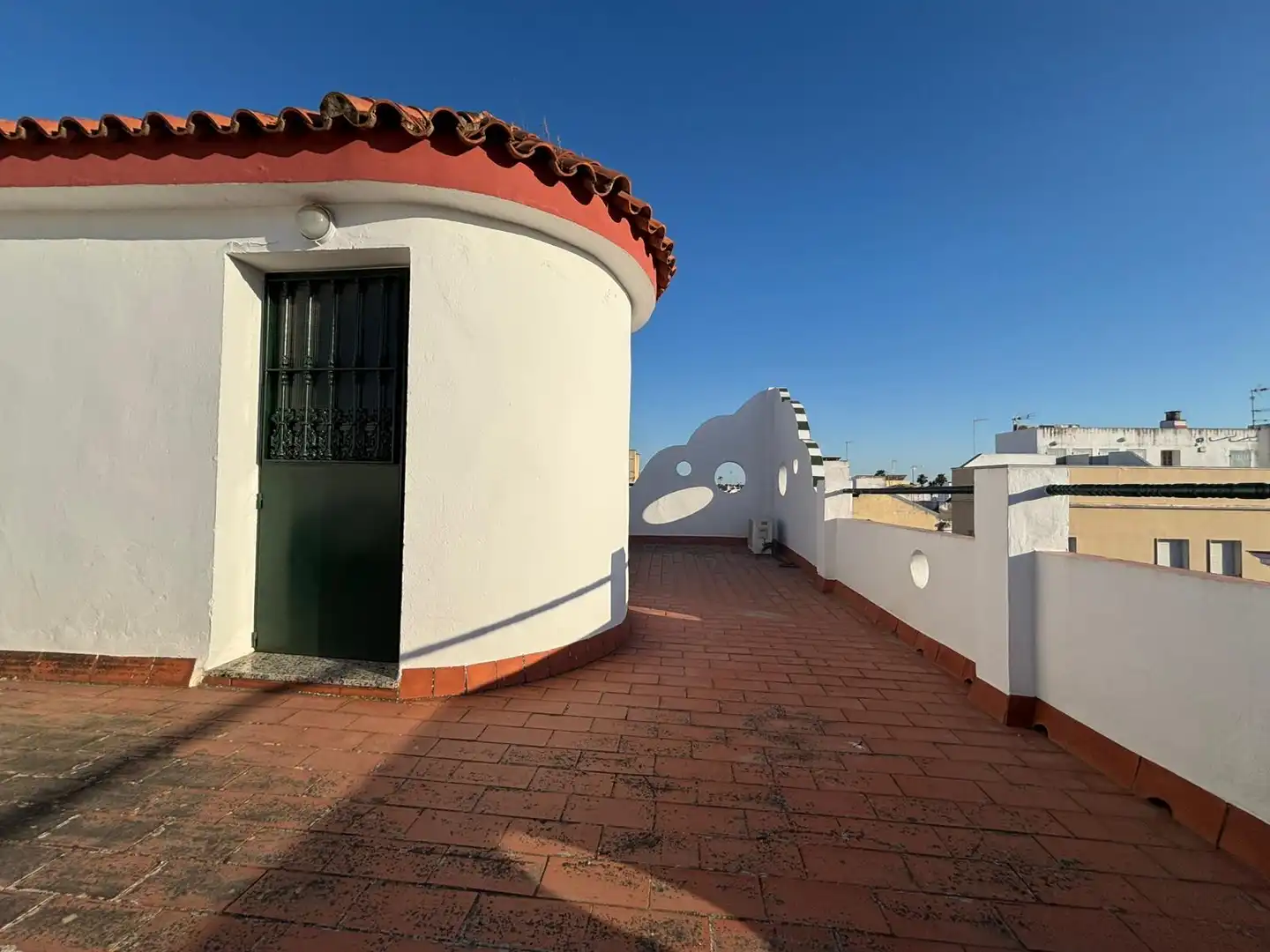 Vista exterior de Casa o xalet en venda en Dos Hermanas amb Balcó