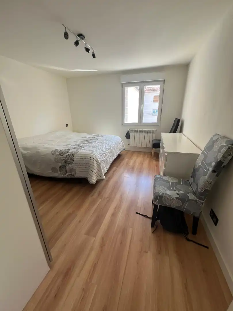 Habitación de Piso de alquiler en Gijón  con Amueblado, Horno y Lavadora