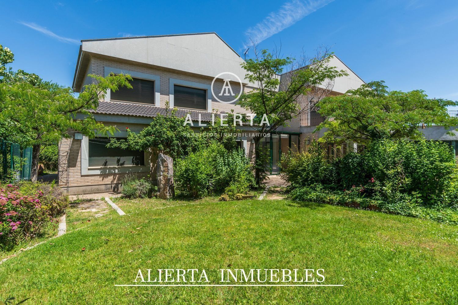 Exterior view of House or chalet for sale in  Zaragoza Capital  with Air Conditioner, Private garden and Storage room