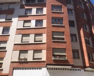Vista exterior de Local en venda en Oviedo  amb Terrassa