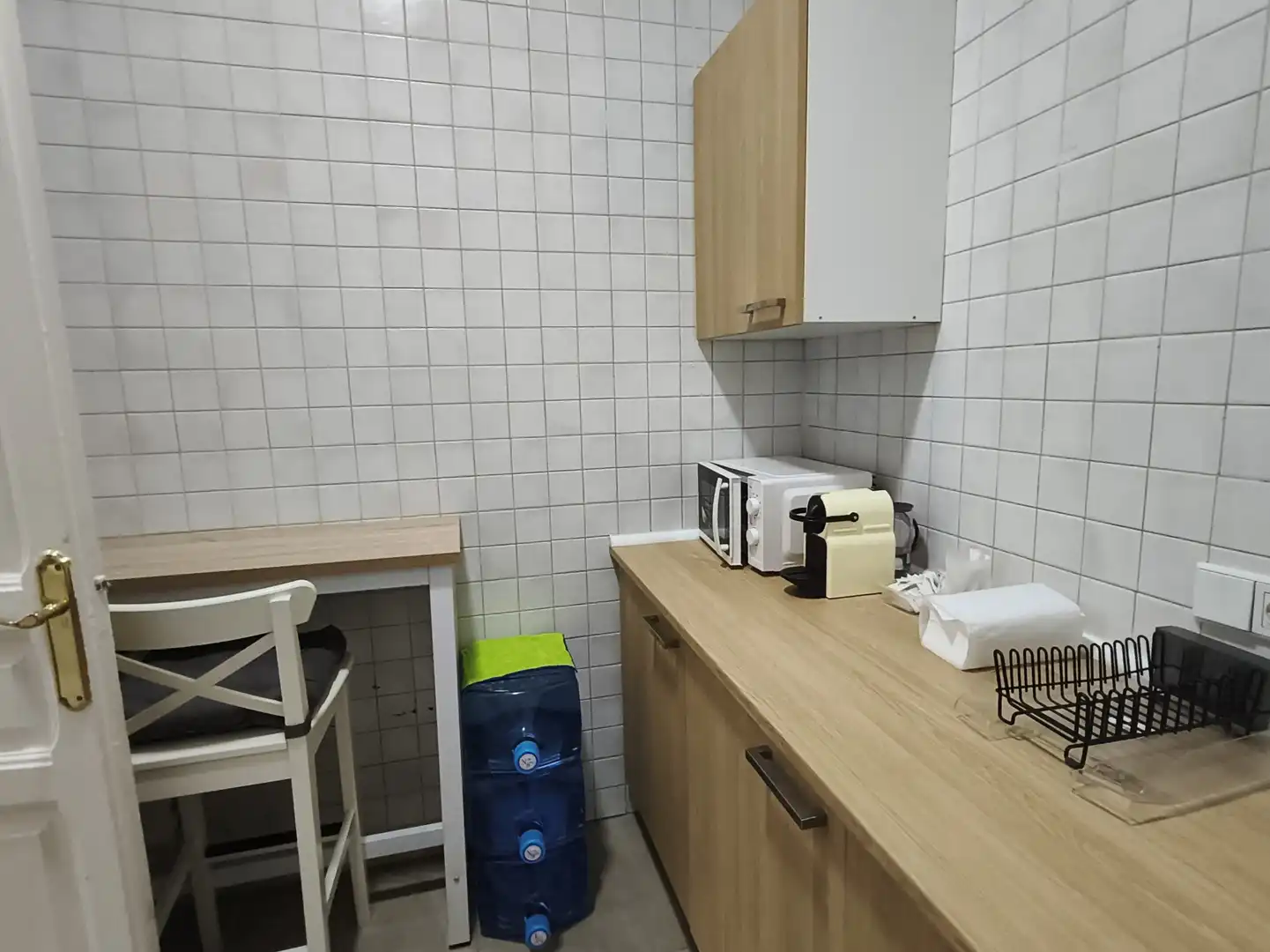Cuina de Oficina de lloguer en Barcelona amb Aire condicionat i Moblat