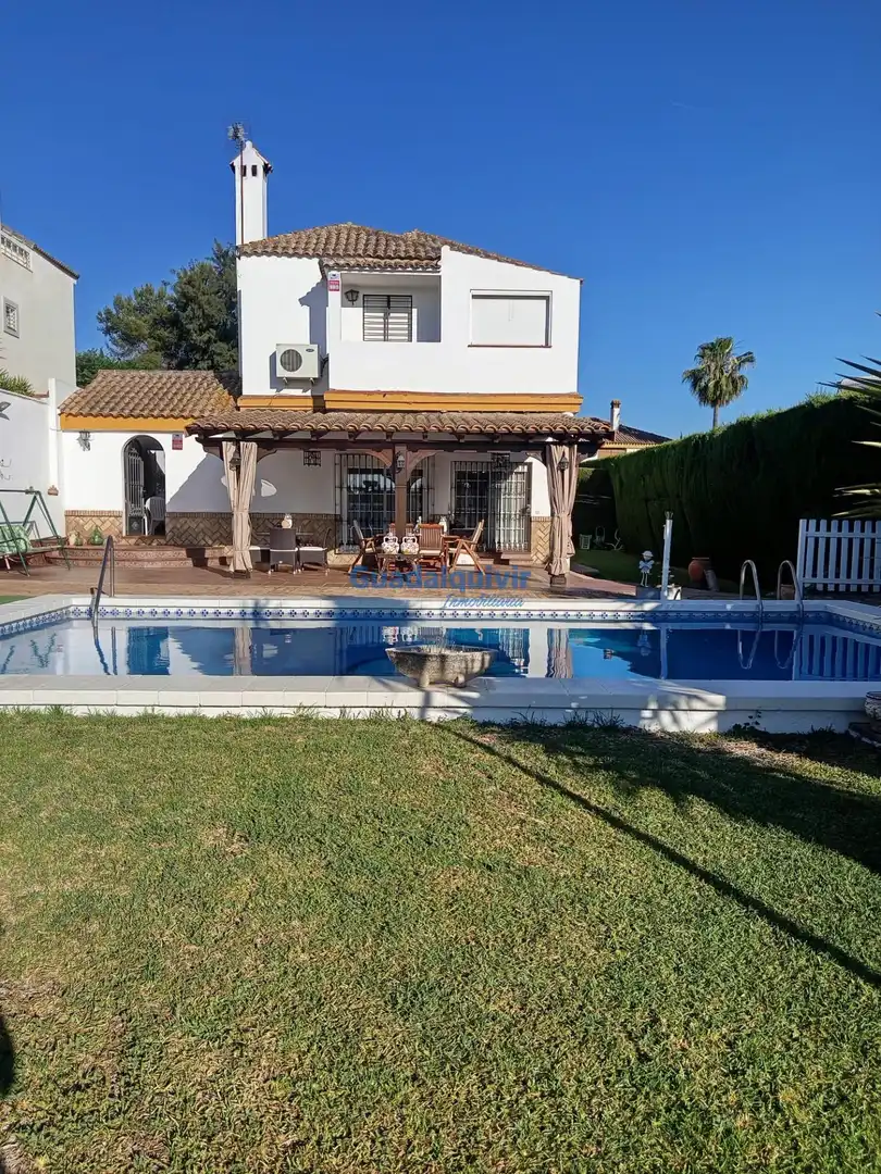 Chalet con piscina en venta en Cerros de Montequinto, imagen 11