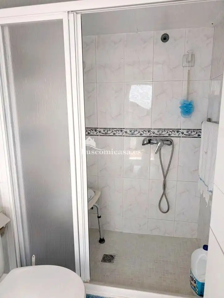 Bany de Casa adosada en venda en Jaén amb Aire condicionat, Terrassa i Balcó