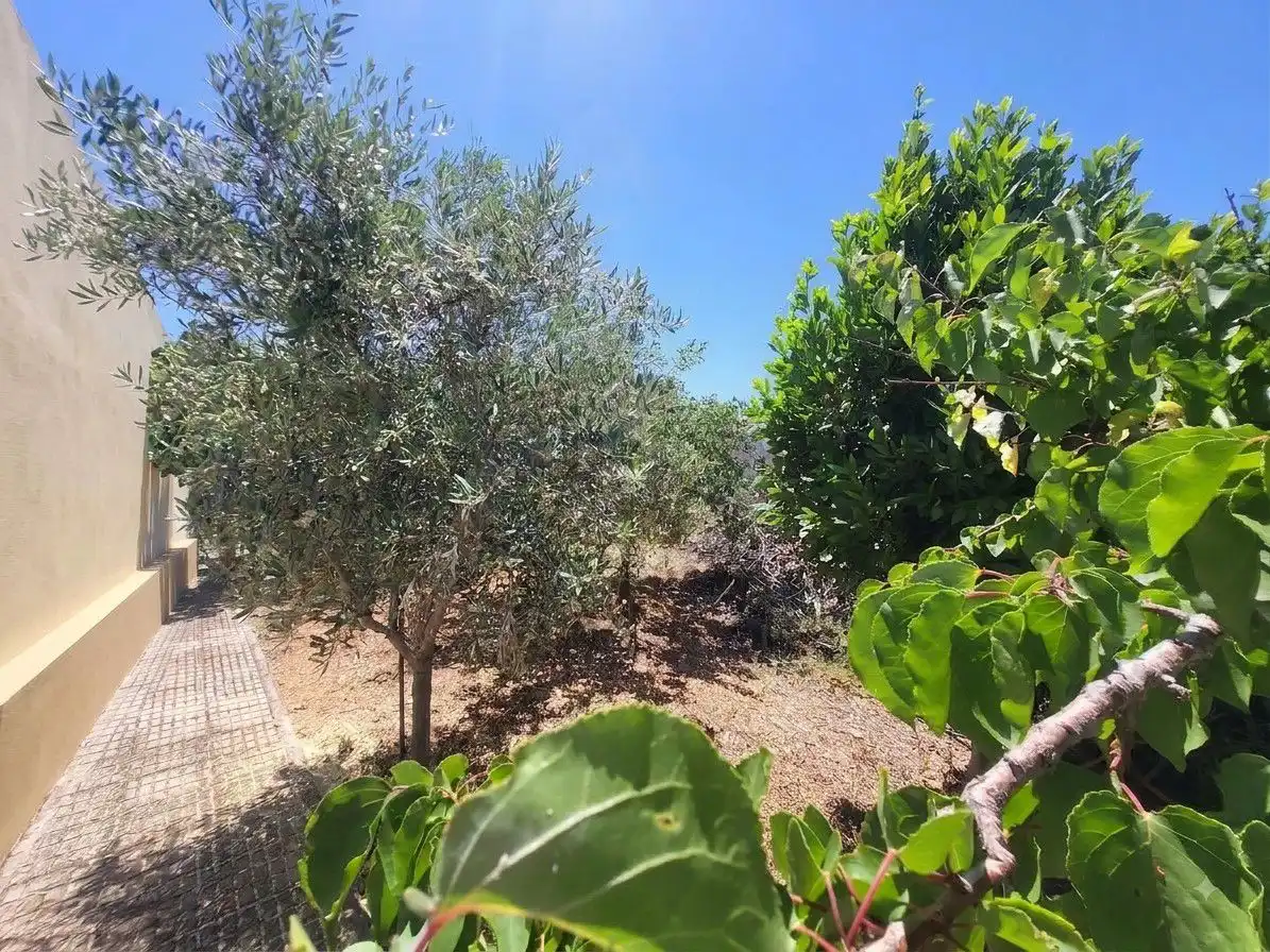 Houses for sale in Sisante  with Heating and Private garden