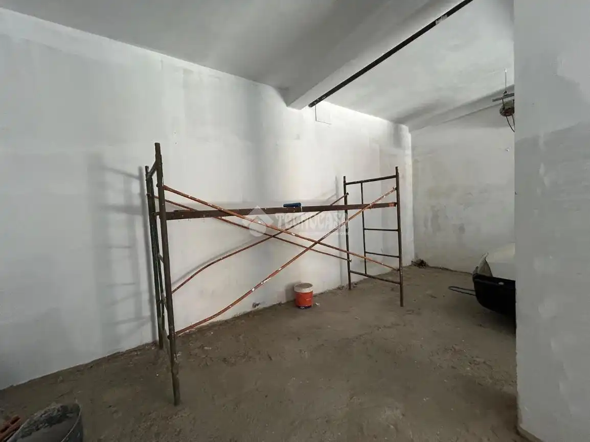 Gewerbefläche zum Verkauf in Sur