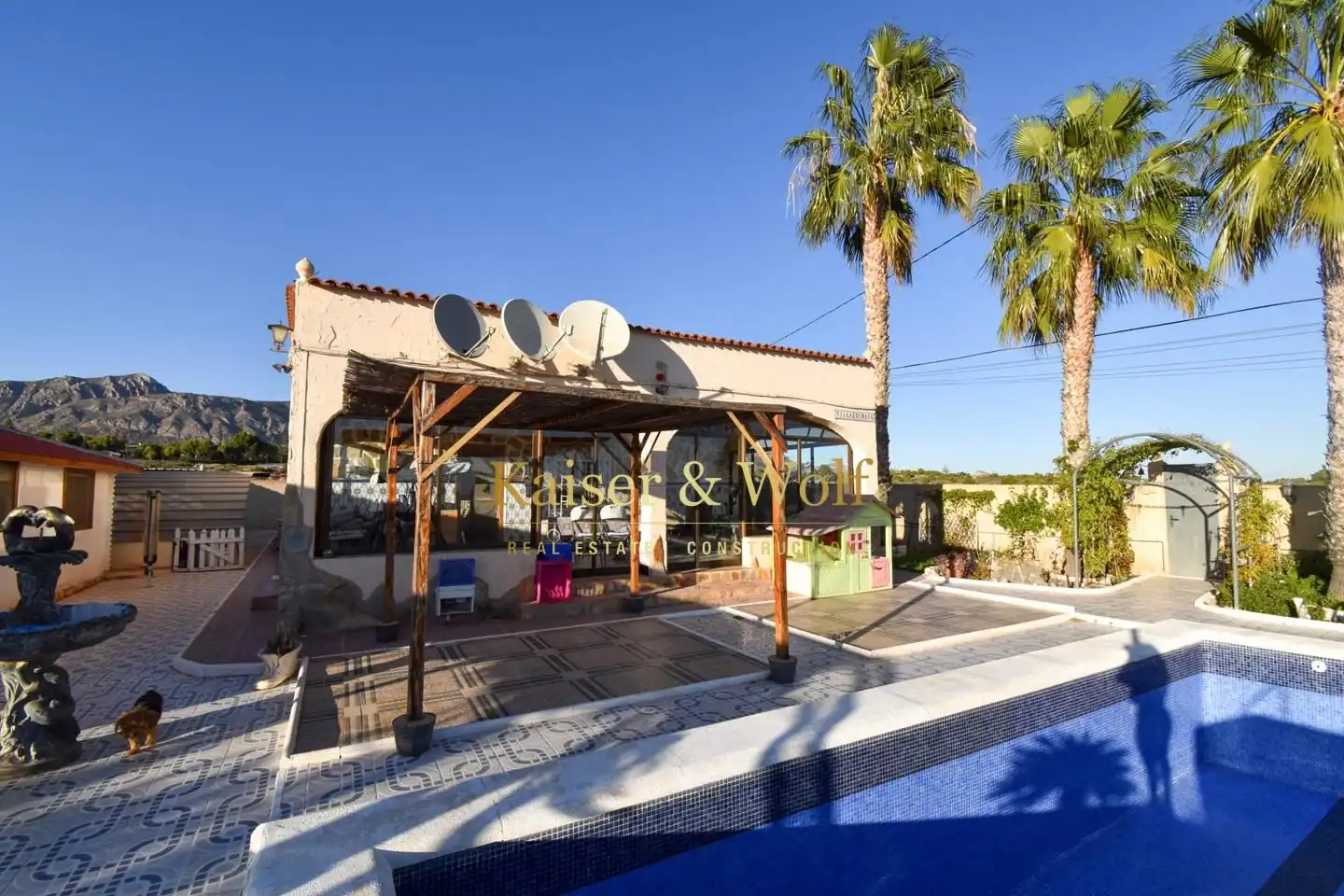 Vista exterior de Casa o xalet en venda en Albatera amb Aire condicionat, Piscina i Moblat
