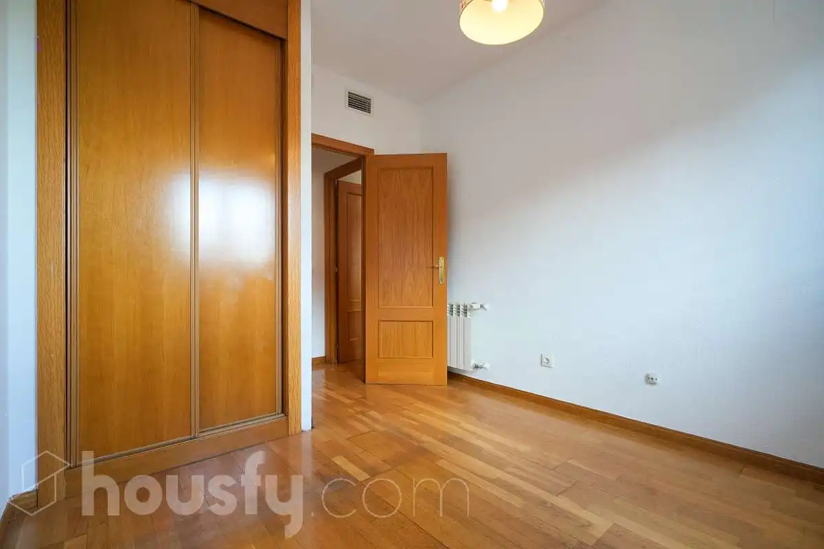 Bedroom of Flat for sale in Madrid  with Air Conditioner, Heating and Private garden