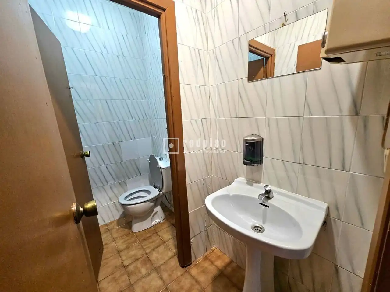 Bany de Local de lloguer en Alcalá de Henares amb Aire condicionat