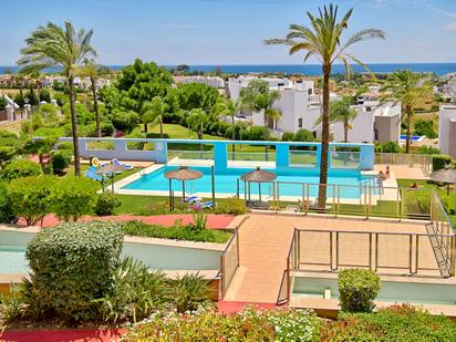 Piscina de Planta baixa en venda en Estepona amb Aire condicionat, Terrassa i Piscina