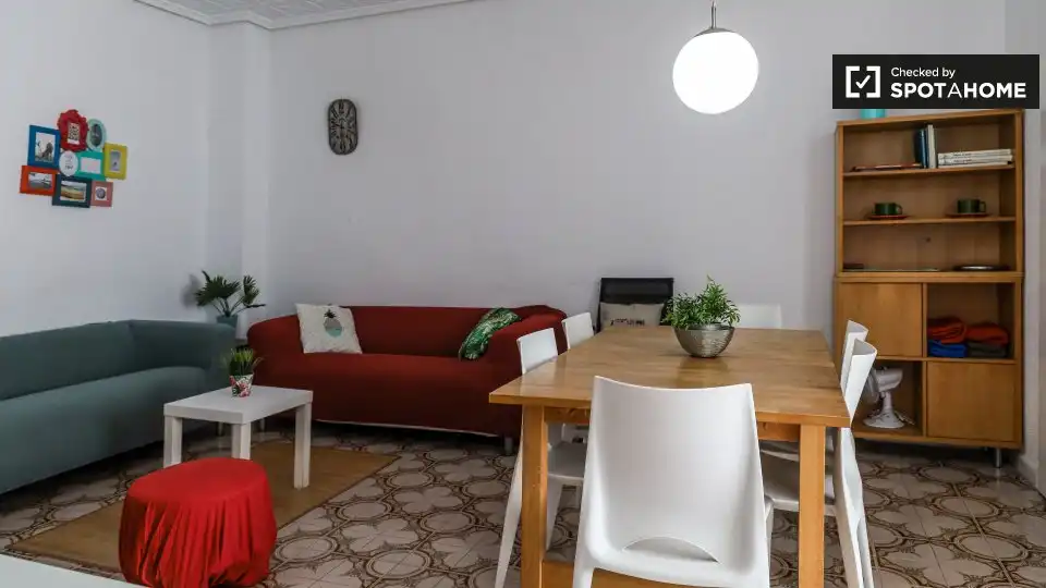 Sala d'estar de Pis de lloguer en Valencia amb Aire condicionat, Calefacció i Moblat