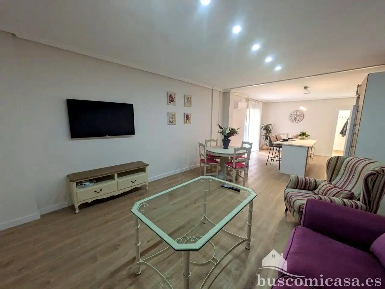 Flat for rent in Calle Canalejas, Centro ciudad