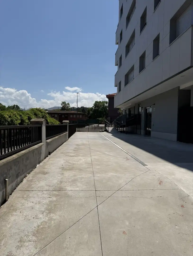 Vista exterior de Garaje en venta en Avilés