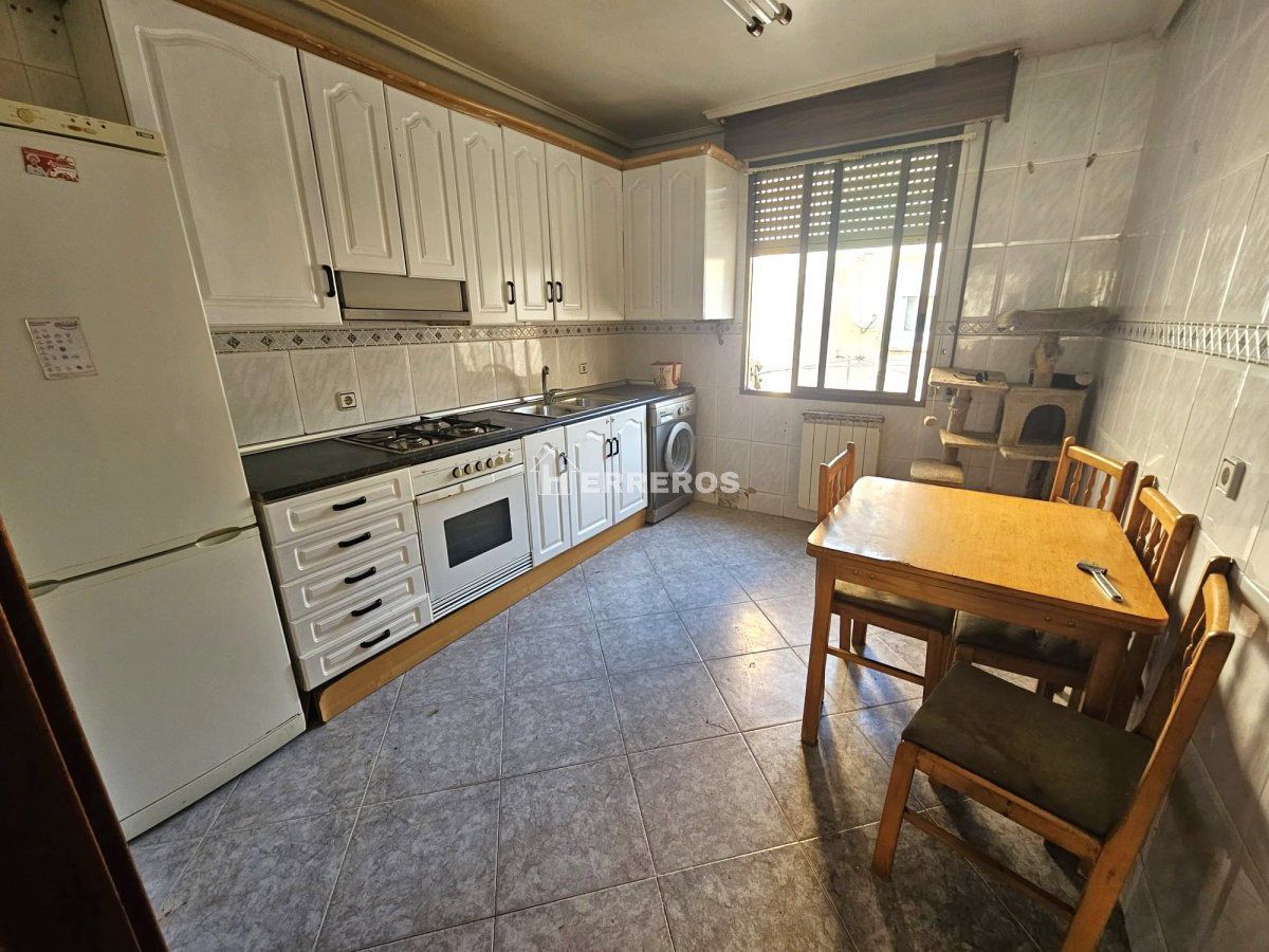 Kitchen of Flat for sale in  Logroño  with Heating, Parquet flooring and Terrace