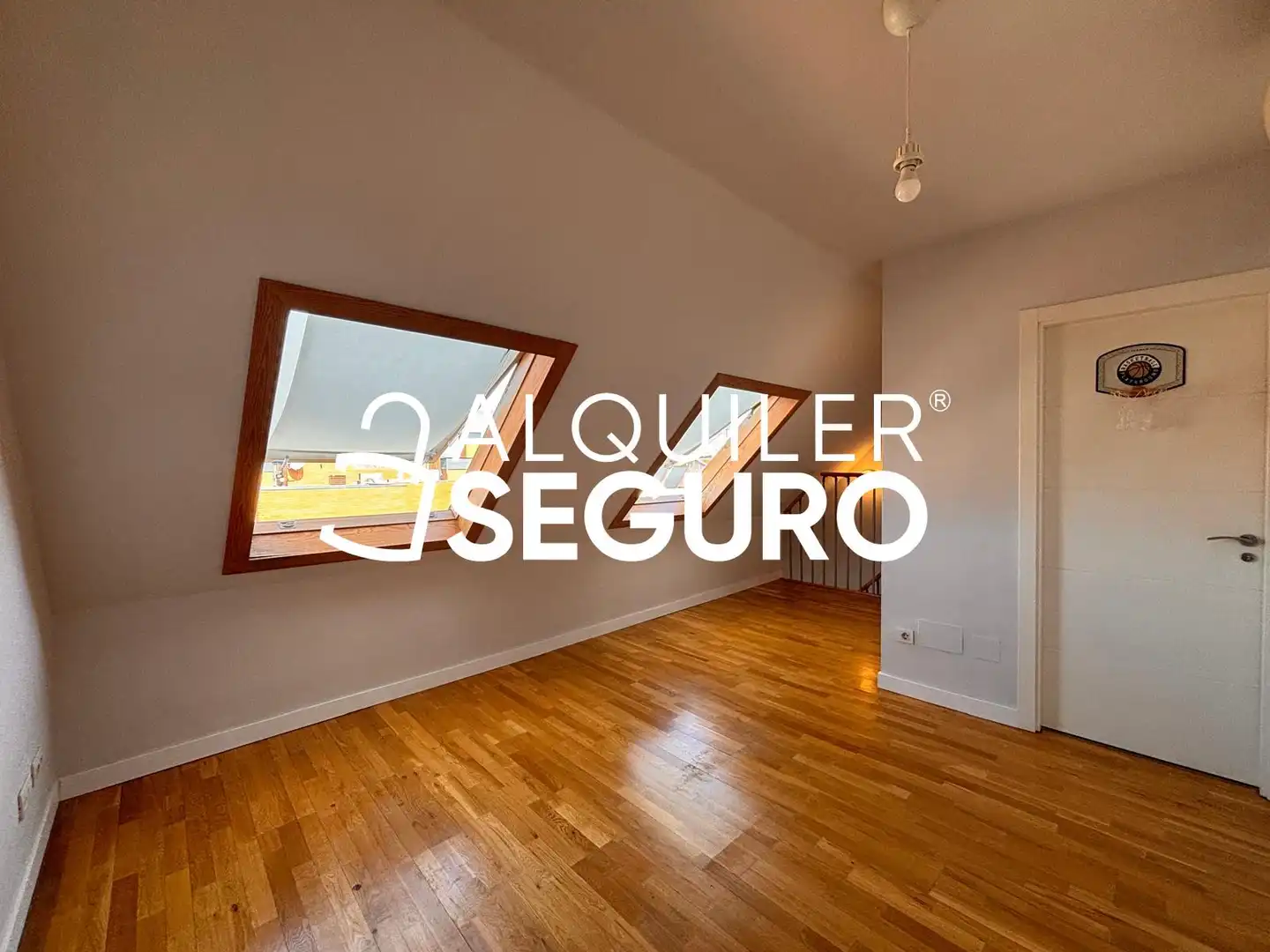 Bedroom of Attic for rent in Madrid  with Air Conditioner, Heating and Terrace