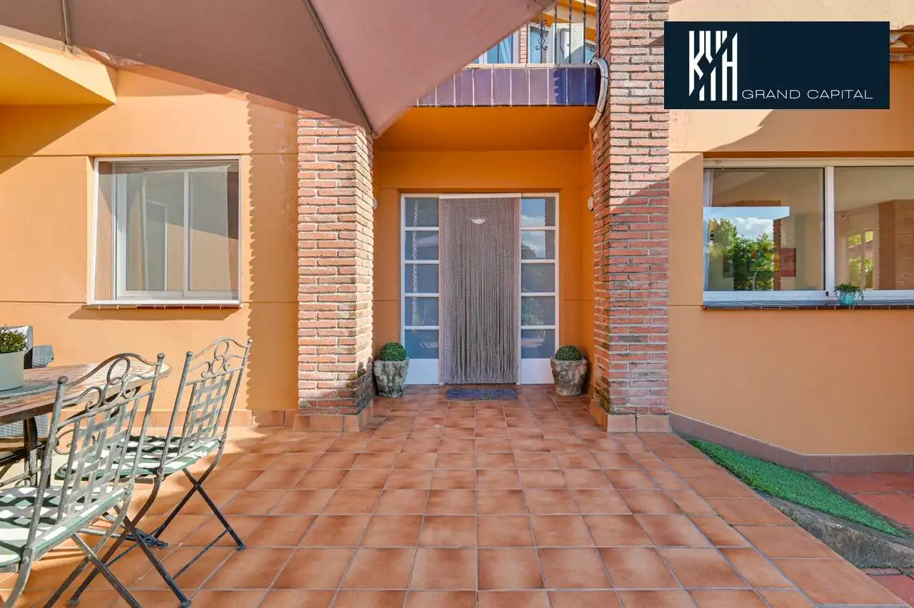 Casa con piscina in vendita a Carrer Carrer Montserrat, imagen 13