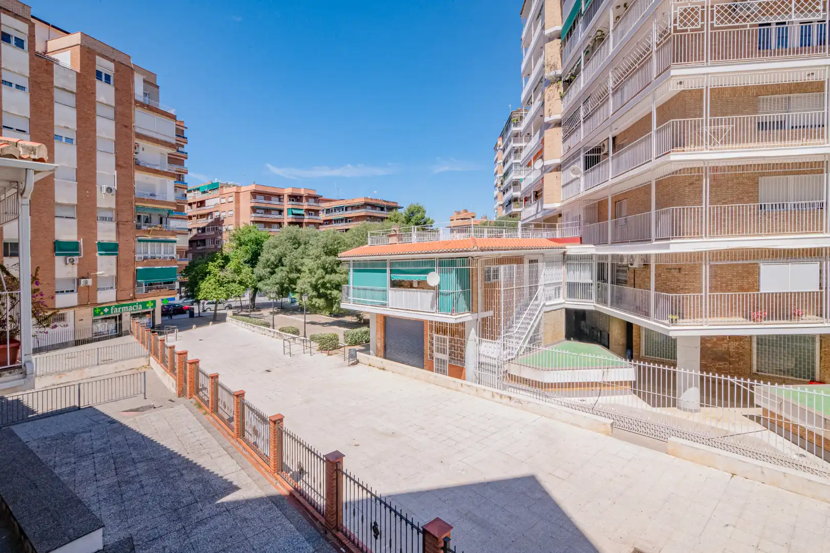 Exterior view of Flat for sale in Granada  with Terrace, Storage room and Balcony