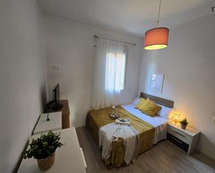 Dormitori de Apartament de lloguer en  Madrid Capital amb Moblat, Forn i Rentadora