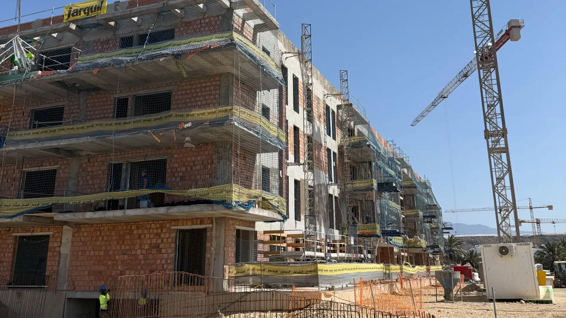 Vista exterior de Piso en venta en El Ejido con Terraza y Piscina comunitaria