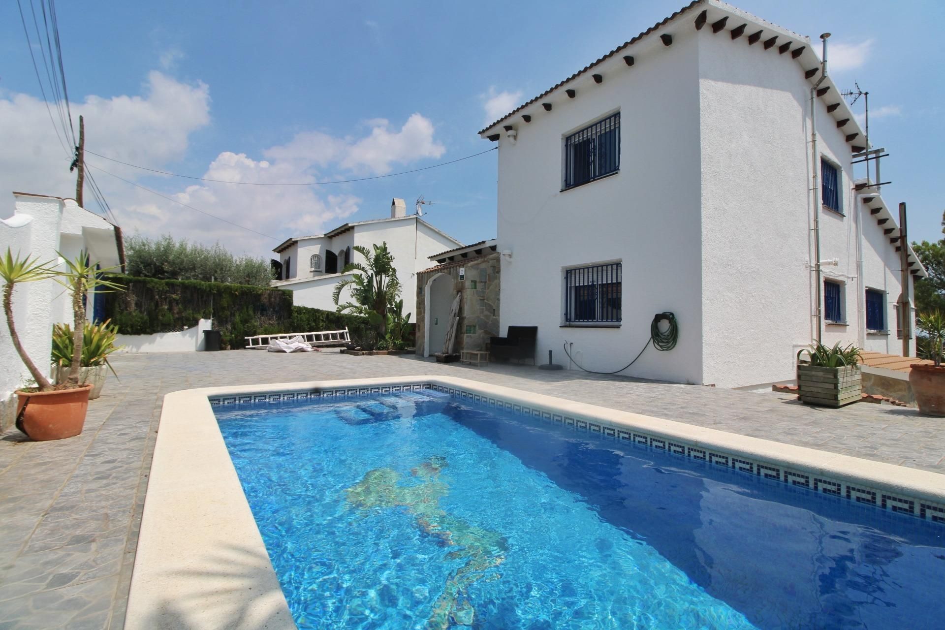 Piscina de Casa o xalet en venda en El Vendrell amb Calefacció, Jardí privat i Terrassa