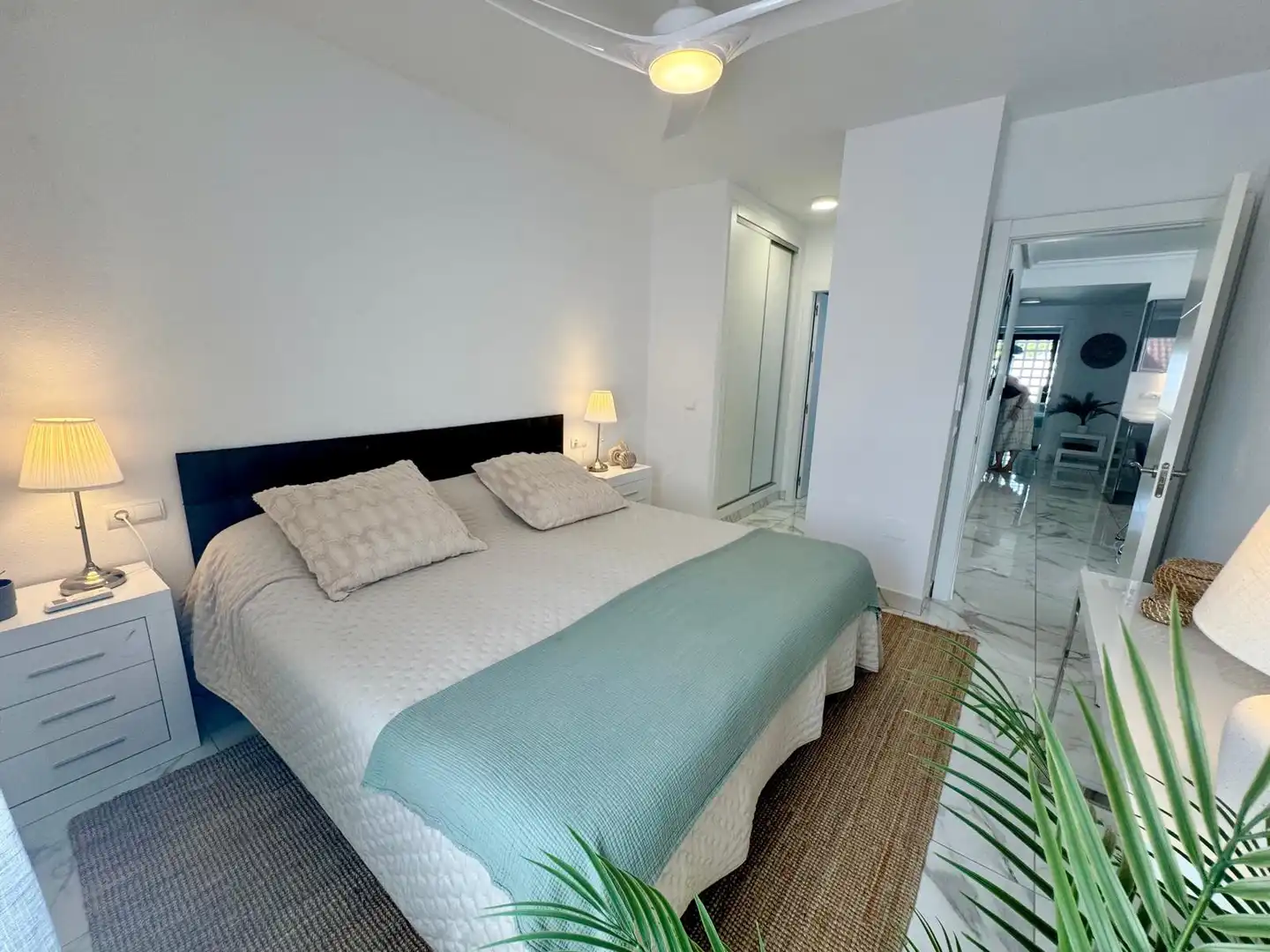 Habitación de Apartamento en venta en Marbella con Aire acondicionado, Terraza y Piscina