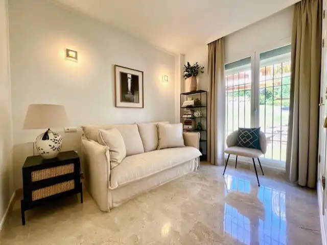Wohnzimmer von Wohnung zum Verkauf in Marbella mit Klimaanlage, Heizung und Terrasse