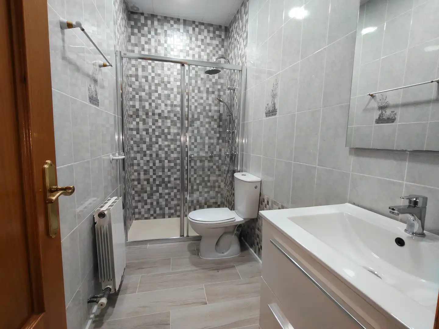Baño de Piso en venta en Ripollet con Calefacción, Parquet y Terraza