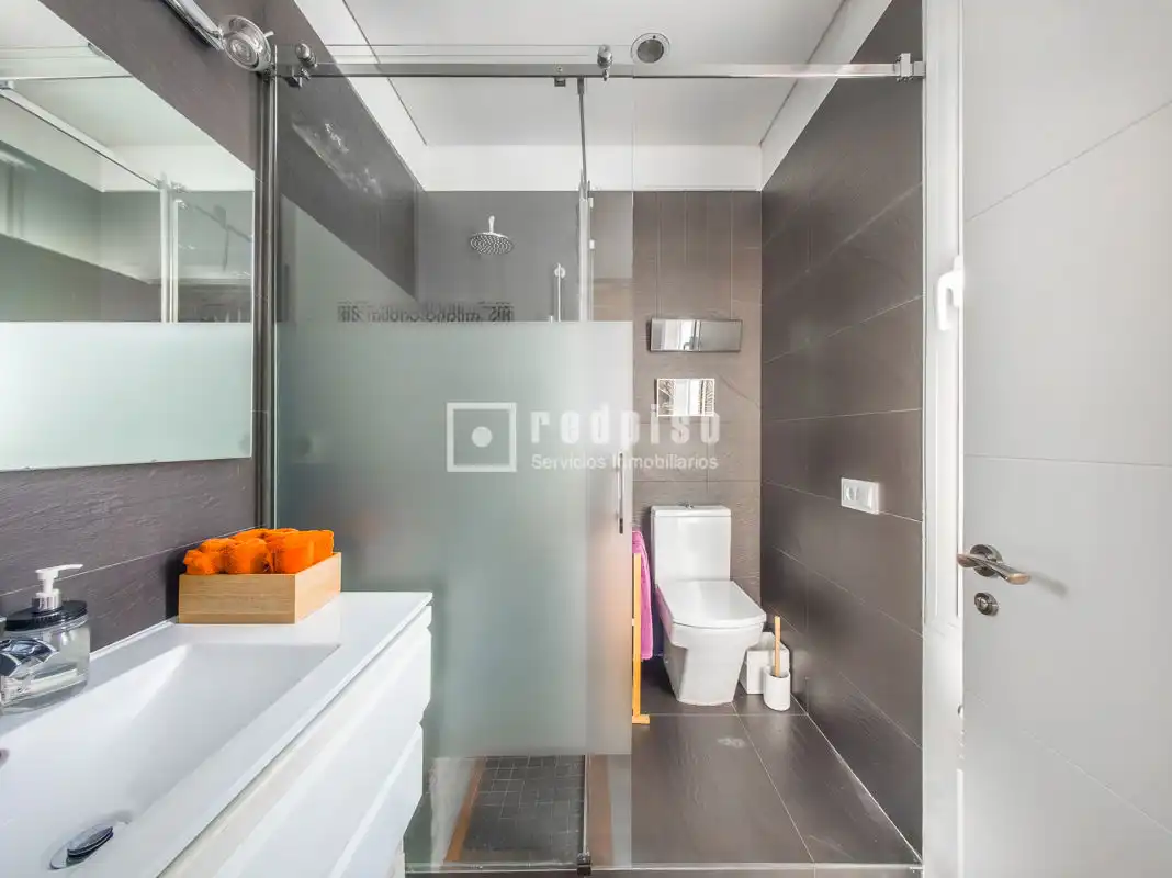 Bathroom of Attic for sale in Madrid  with Air Conditioner, Heating and Terrace