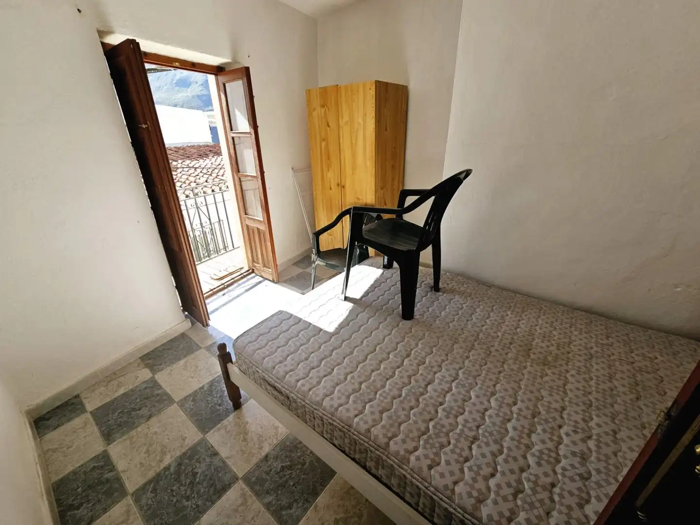 Schlafzimmer von Einfamilien-Reihenhaus zum Verkauf in Rubite mit Möbliert