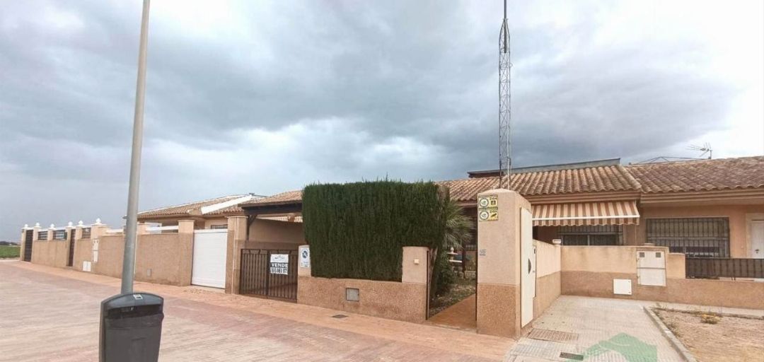 Vista exterior de Casa adosada en venda en Cartagena amb Aire condicionat, Jardí privat i Moblat