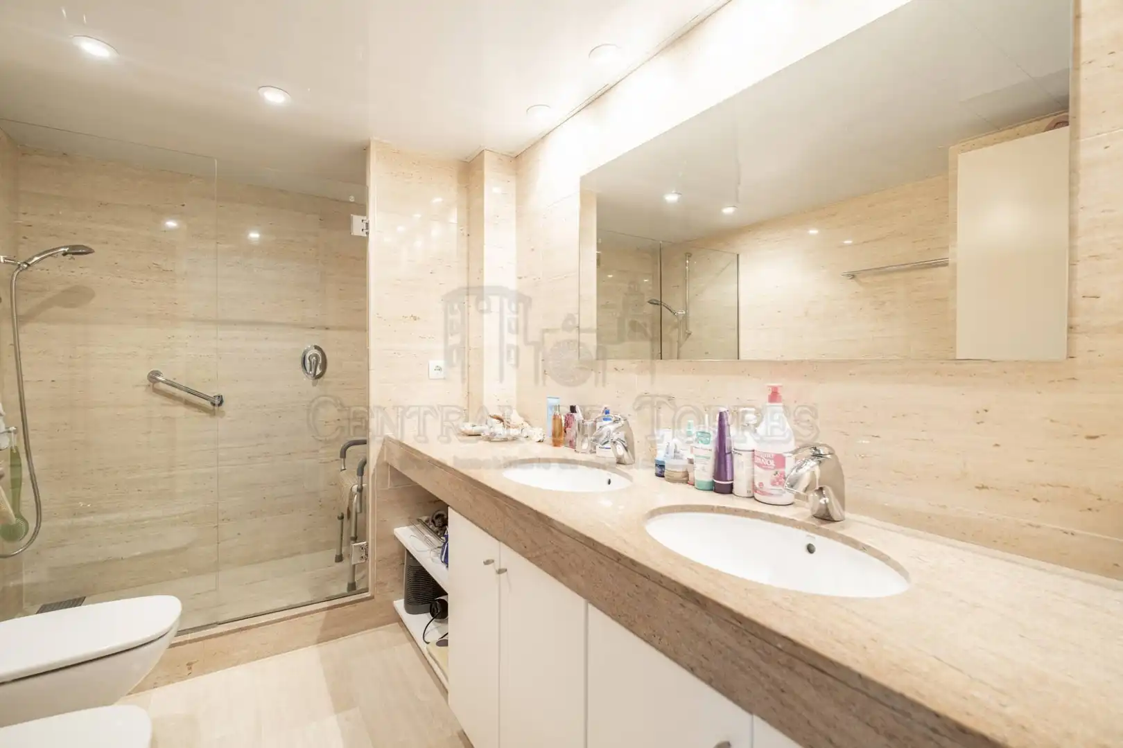 Bathroom of Attic for sale in Sant Cugat del Vallès  with Air Conditioner, Heating and Terrace