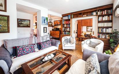 Living room of Flat for sale in  Madrid Capital  with Air Conditioner, Heating and Parquet flooring