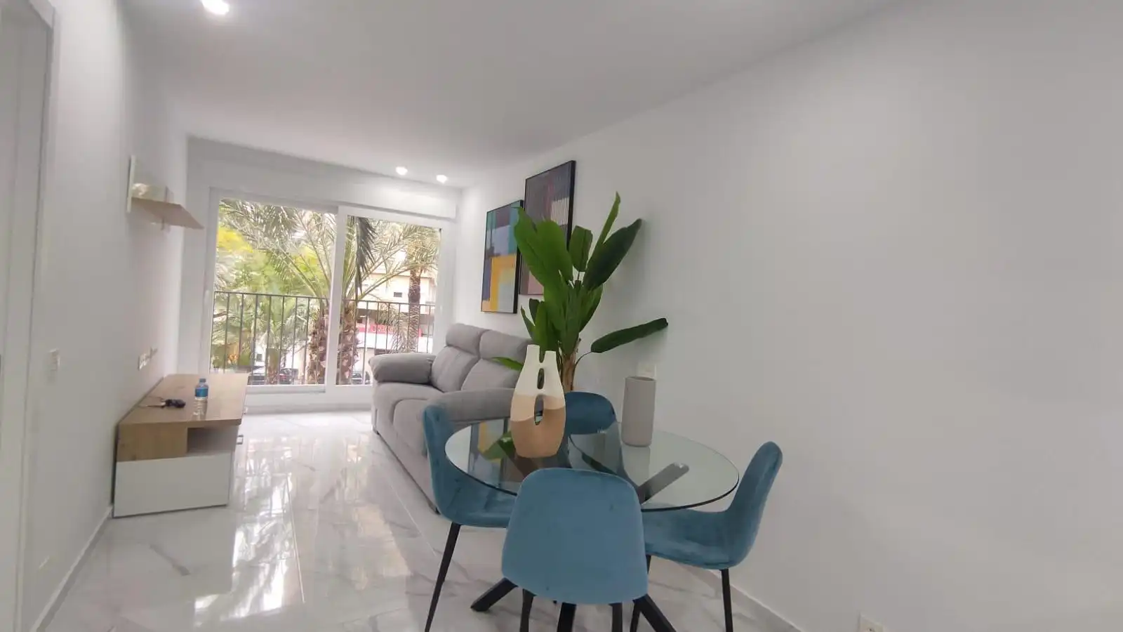 Sala d'estar de Apartament de lloguer en Alicante / Alacant amb Aire condicionat, Moblat i Piscina comunitària