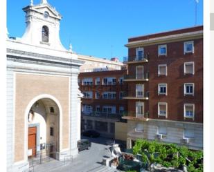 Exterior view of Flat for sale in  Madrid Capital  with Heating, Furnished and Community pool