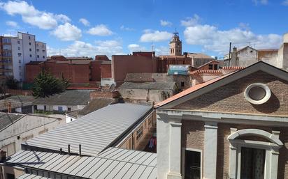 Vista exterior de Pis en venda en Medina del Campo amb Calefacció i Balcó