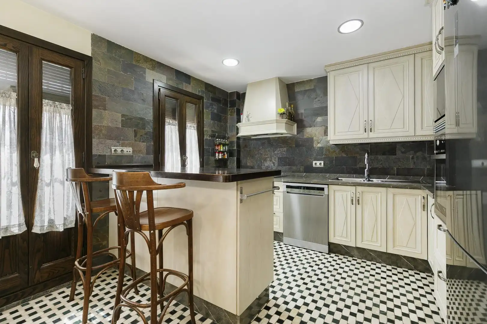 Chalet con piscina en venta en Altos de la Zubia, imagen 19