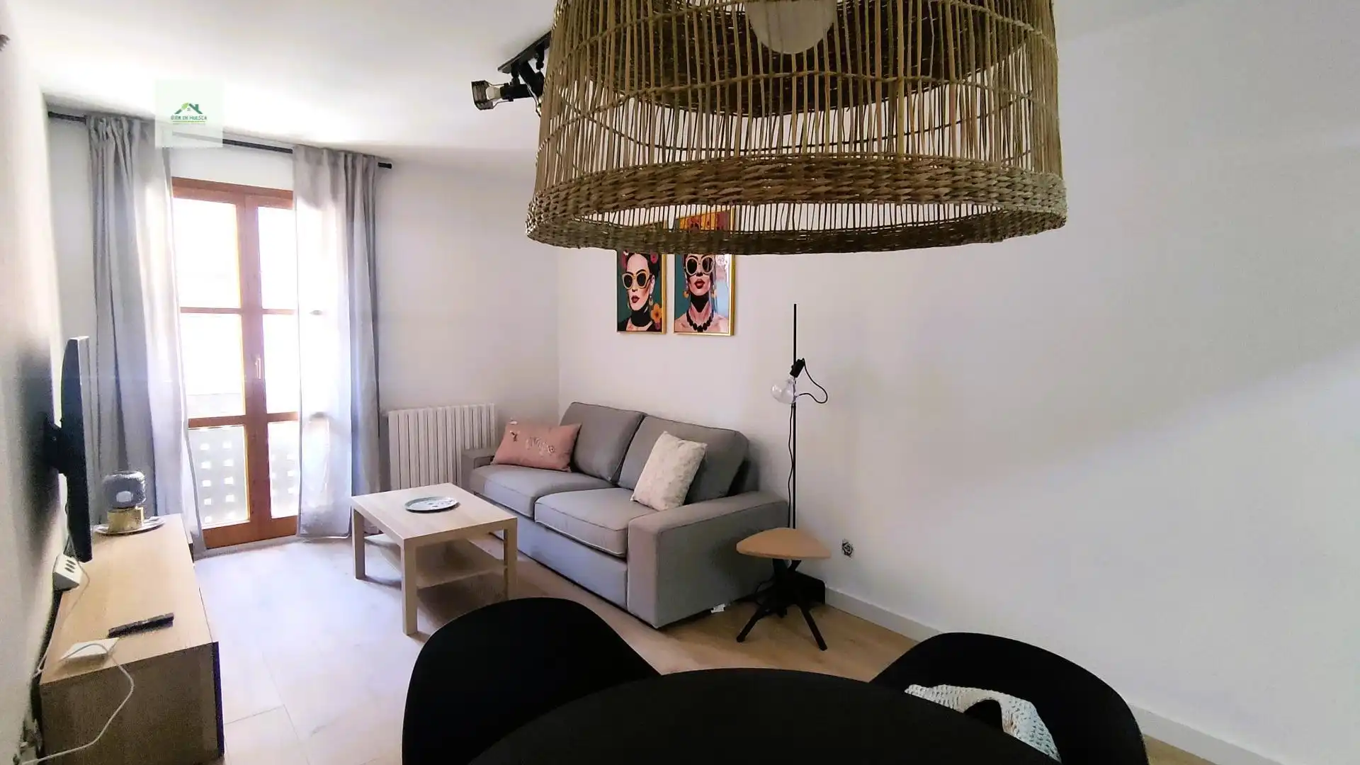 Sala d'estar de Pis de lloguer en Huesca amb Calefacció, Moblat i Balcó