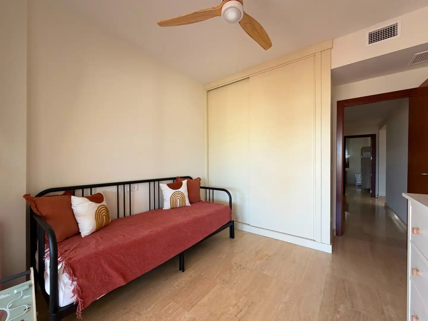 Schlafzimmer von Wohnung zum Verkauf in Estepona mit Klimaanlage, Terrasse und Abstellraum