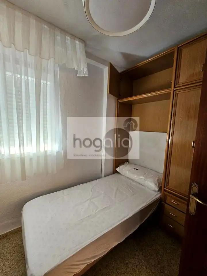 Habitación de Piso de alquiler en Sevilla con Aire acondicionado y Amueblado