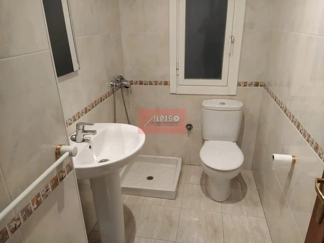 Baño de Piso de alquiler en Ourense Capital  con Calefacción, Amueblado y Balcón