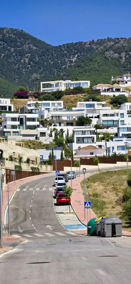 Vista exterior de Casa adosada en venta en Mijas con Aire acondicionado, Calefacción y Jardín privado
