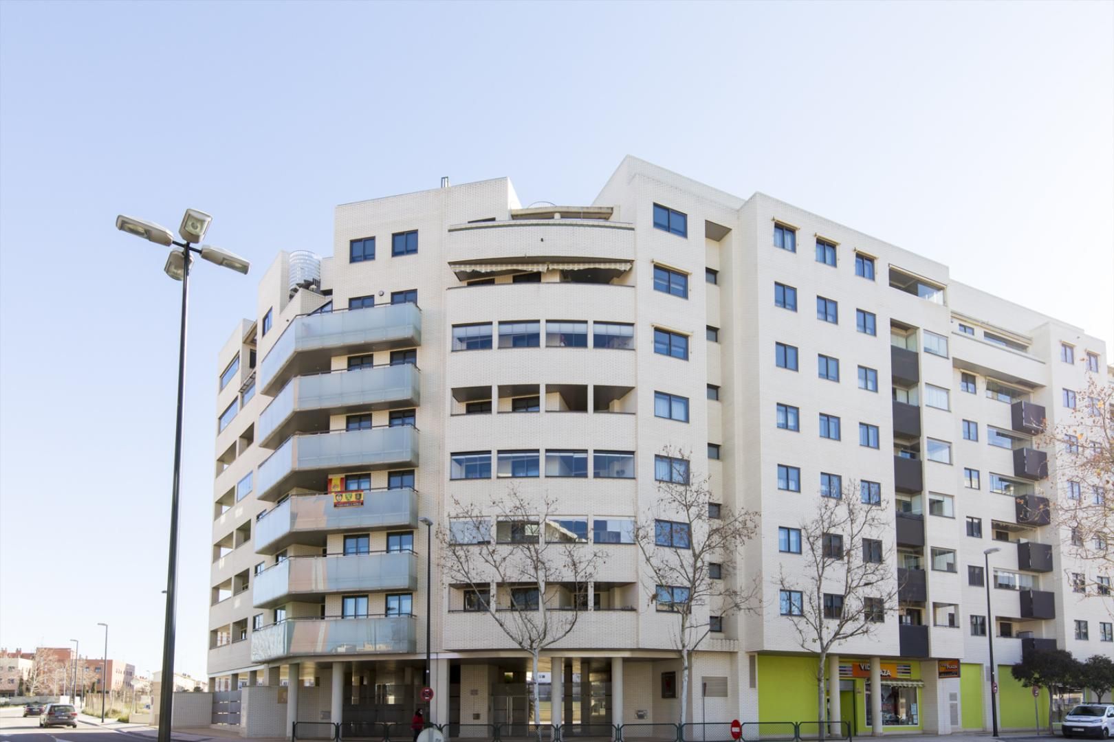 Exterior view of Flat for sale in  Zaragoza Capital  with Terrace, Storage room and Swimming Pool
