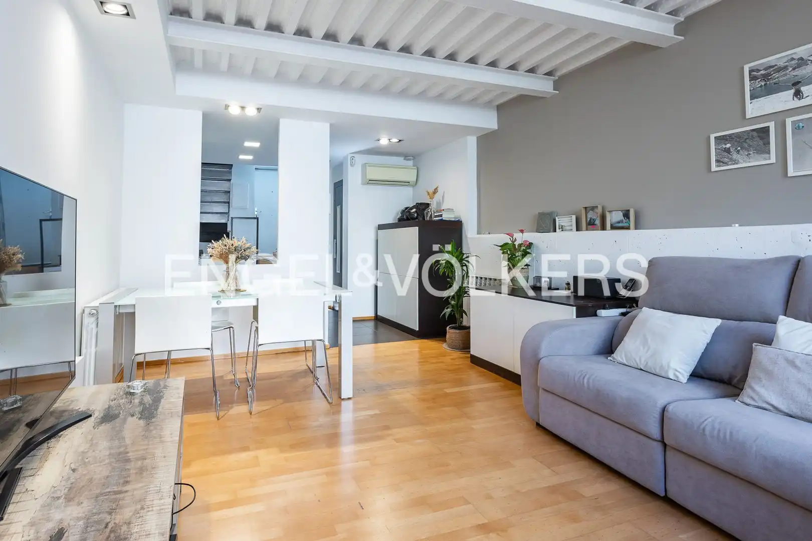 Sala de estar de Casa adosada en venta en Barcelona con Aire acondicionado, Calefacción y Parquet