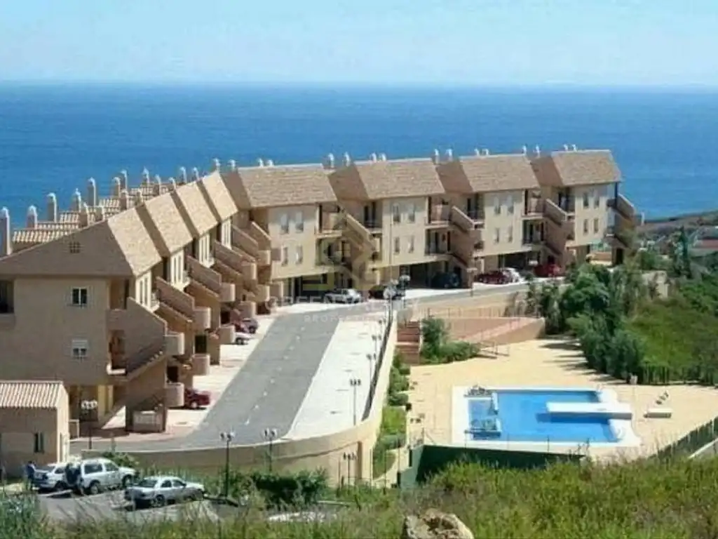 Außenansicht von Wohnungen zum Verkauf in La Alcaidesa mit Klimaanlage, Terrasse und Schwimmbad