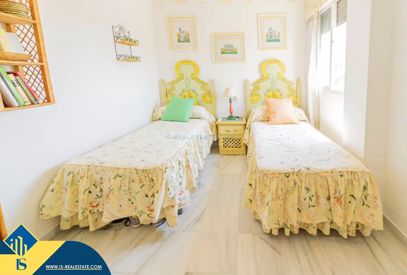 Habitación de Apartamento en venta en Marbella con Calefacción, Terraza y Amueblado