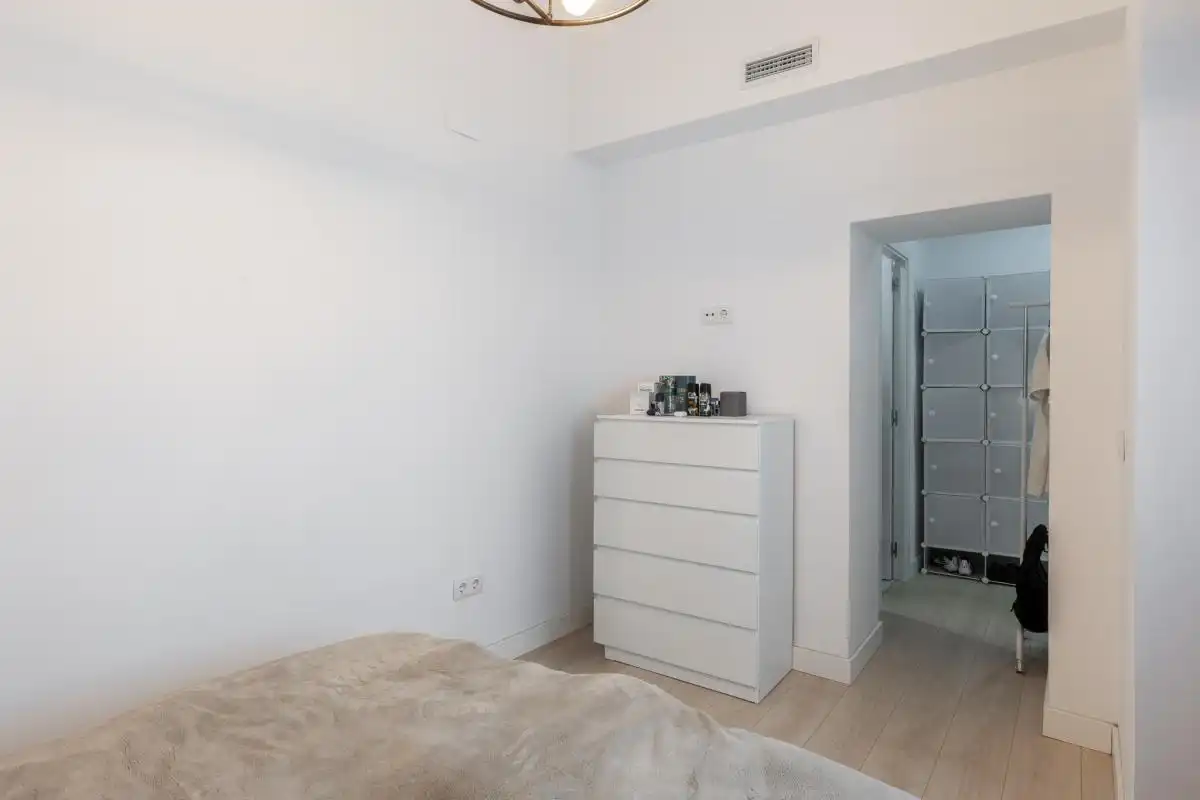 Piso en venta en C/ de Villena, El Pilar