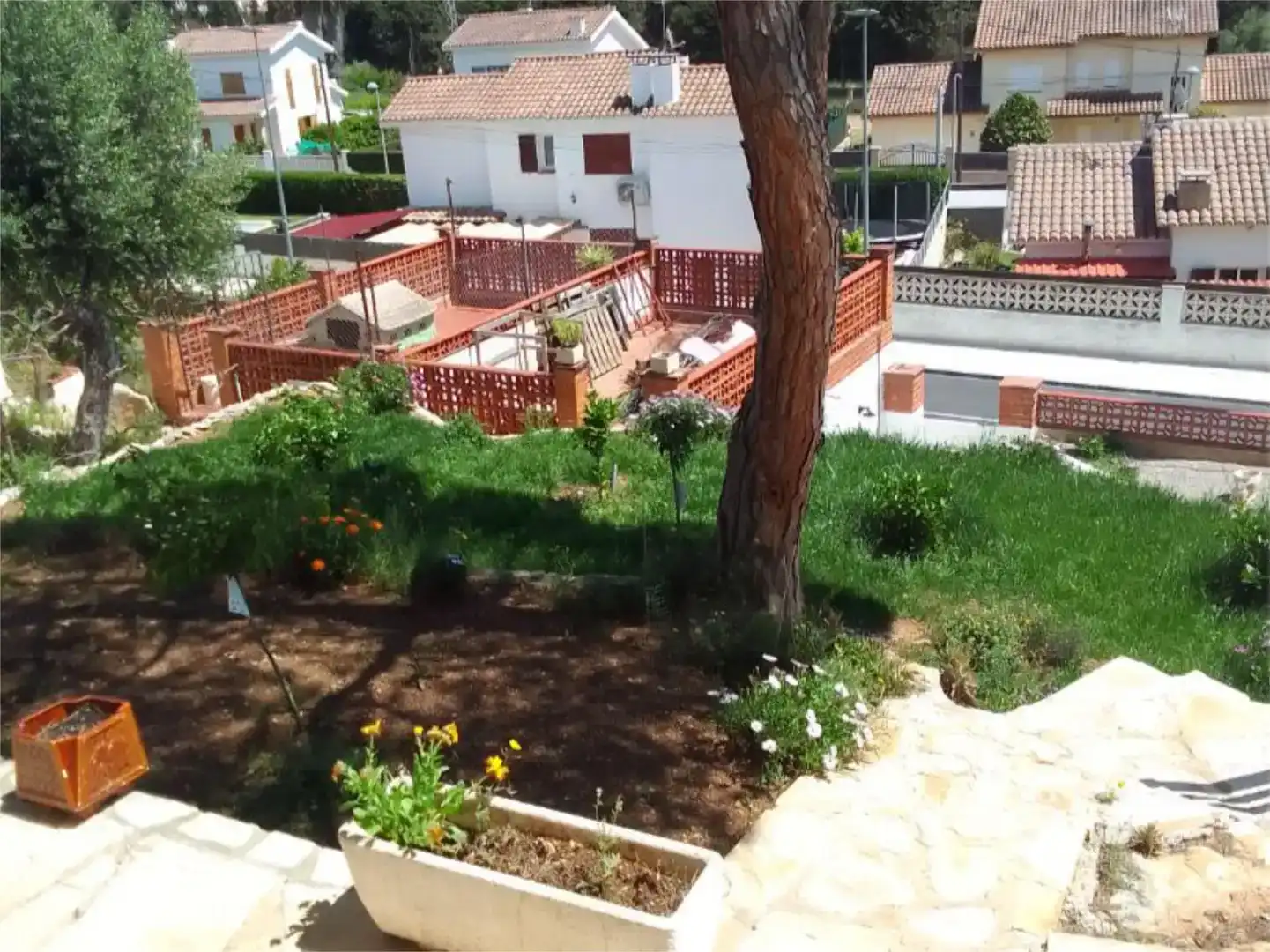 Jardí de Casa o xalet en venda en Cubelles amb Aire condicionat, Jardí privat i Traster
