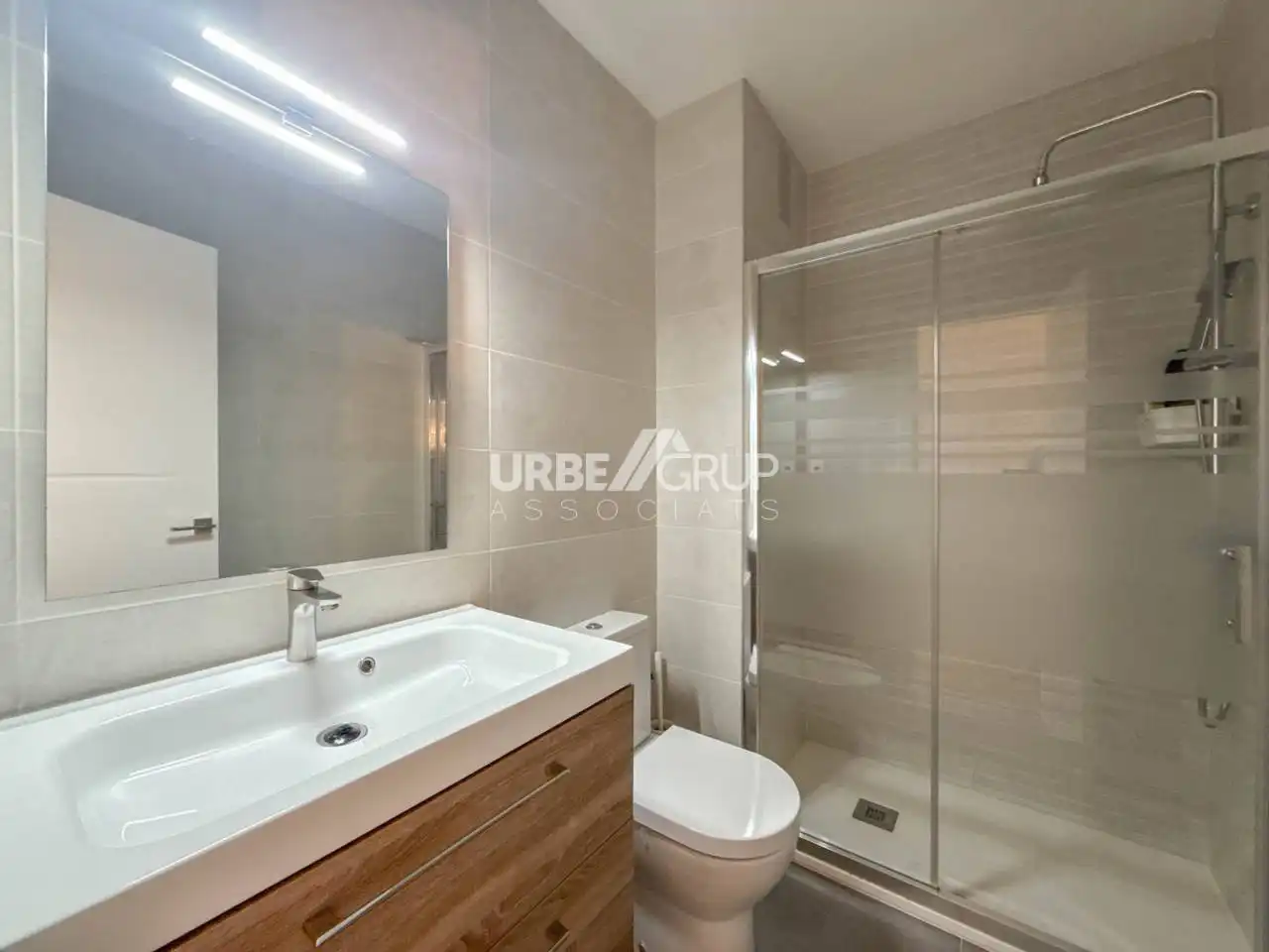 Baño de Piso en venta en Terrassa con Calefacción, Parquet y Terraza